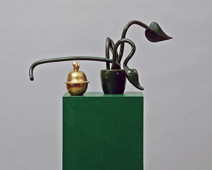 Udo Kaller, Topfpflanze mit goldener Zuckerdose, 2000